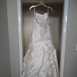 NWT! Bonny 122 Wedding Gown Size 6